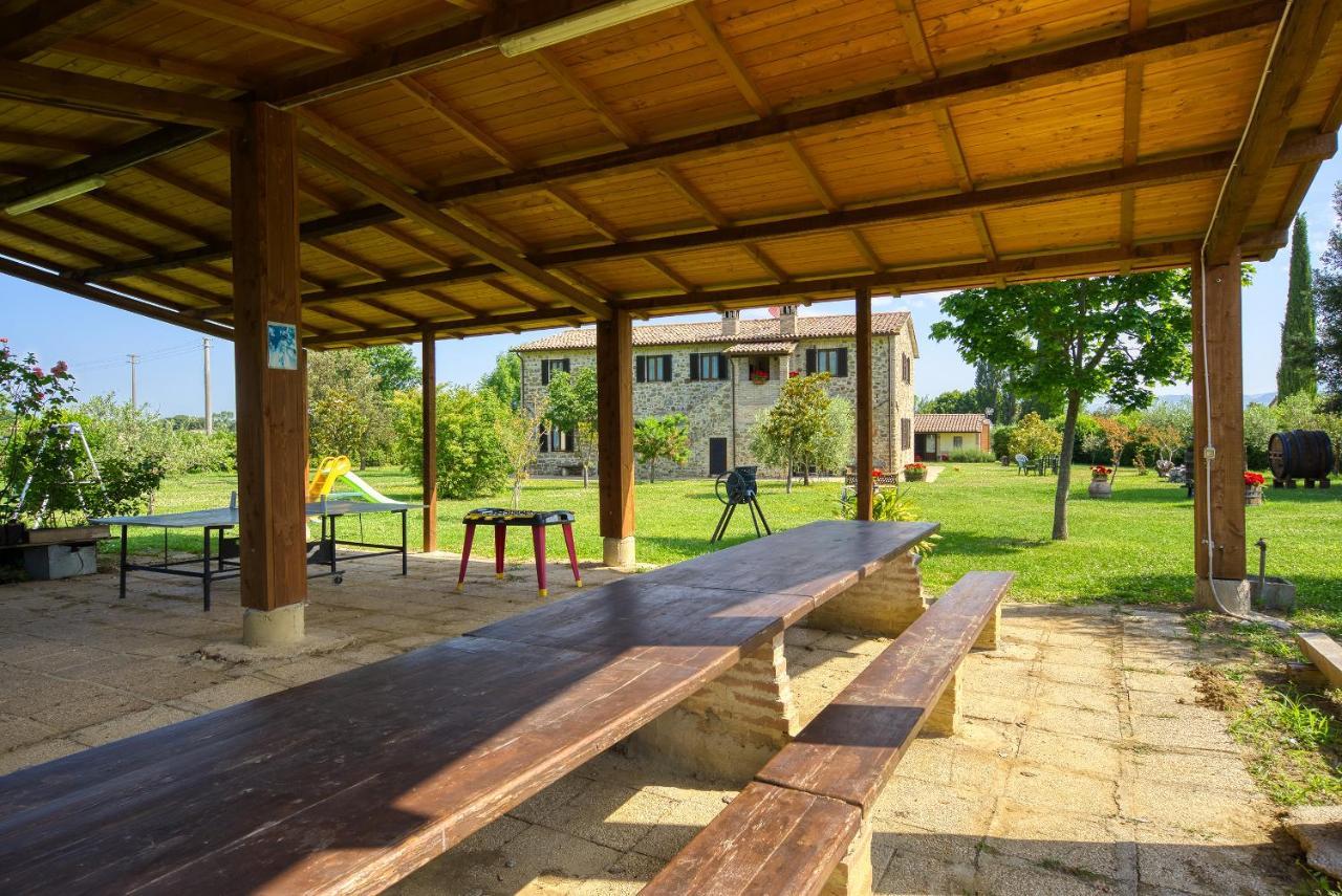Agriturismo Le Terre del Casale Asís Exterior foto