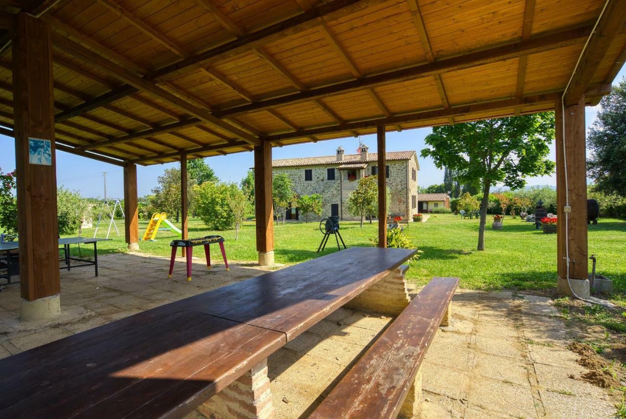Agriturismo Le Terre del Casale Asís Exterior foto