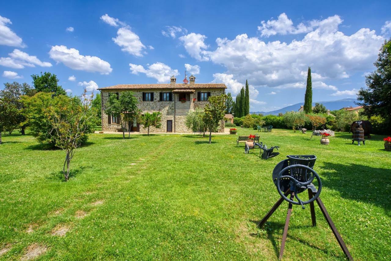Agriturismo Le Terre del Casale Asís Exterior foto